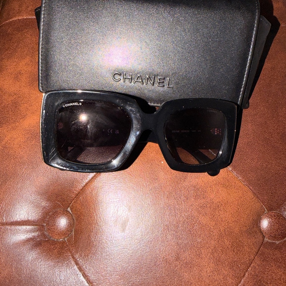 CHANEL Black Sunglasses with Gold Accents - Picture 4 of 5